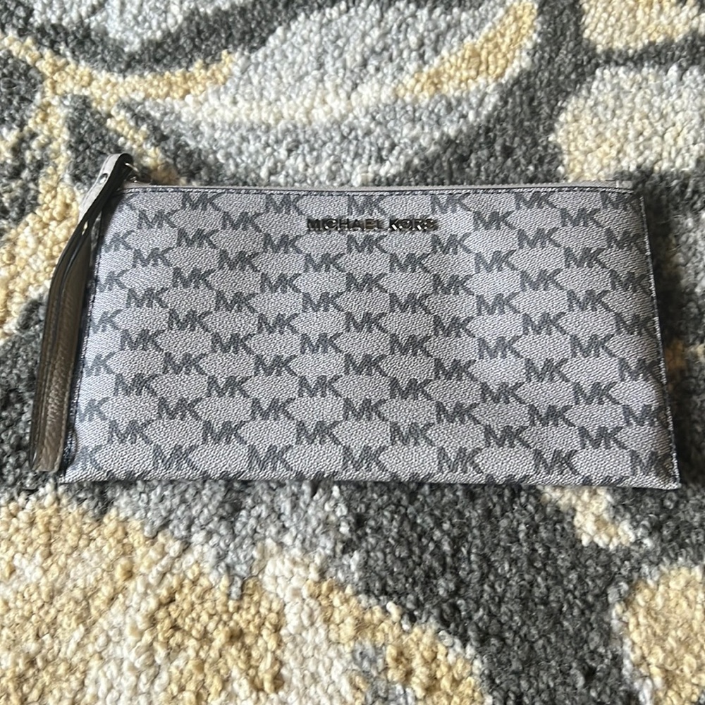 Michael kors wristlet